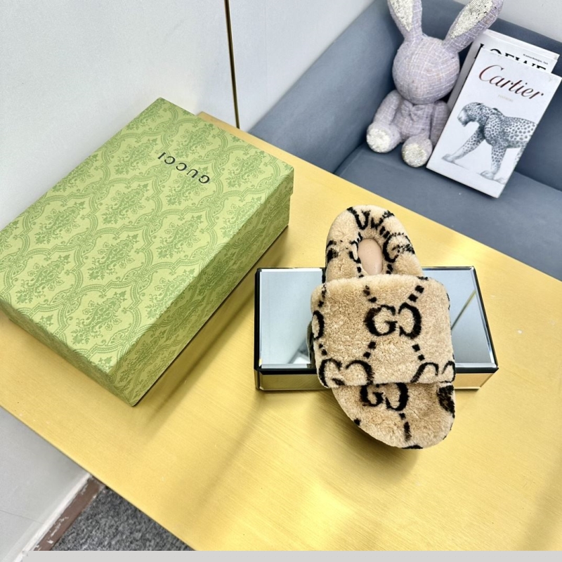 G*u*i slippers